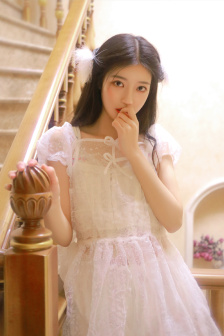 女生裸妆BB